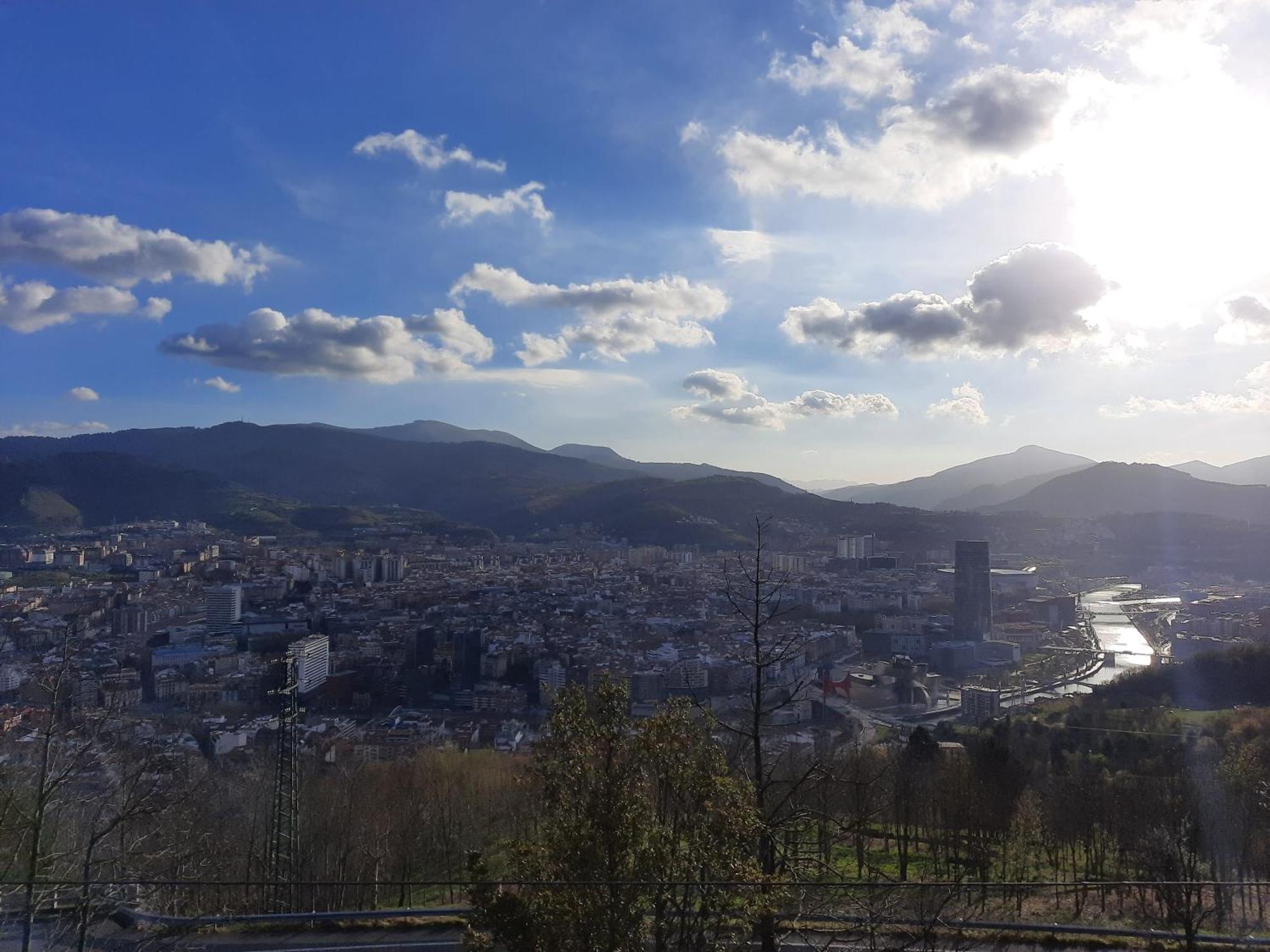 Bilbao, A Un Paso. Apartment Luaran gambar
